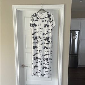 Black & White Tie-Dye Short Sleeve Maxi Dress